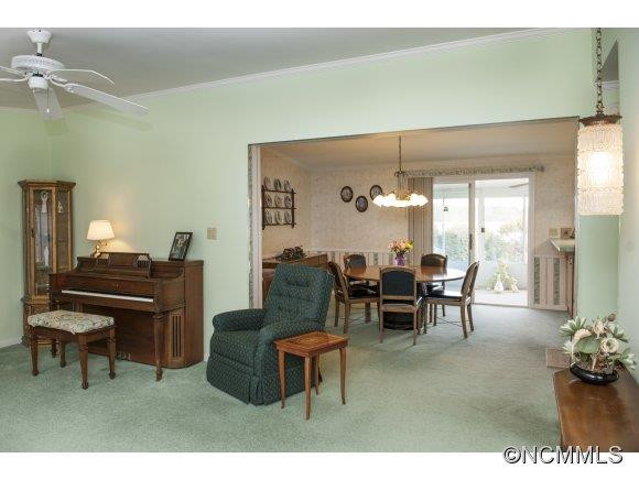 39 Stephanie Lane - Photo 3
