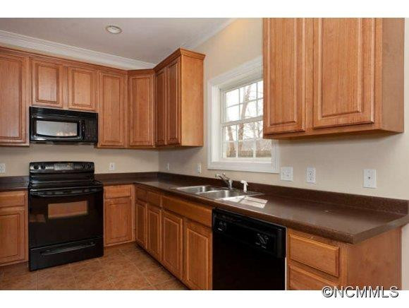 802 West Pointe Drive - Photo 4