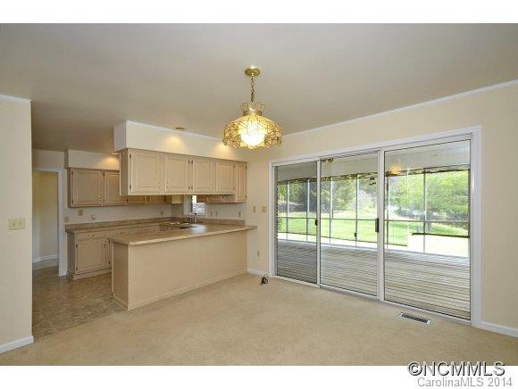 180 MOUNTAIN VALLEY DRIVE - Photo 4