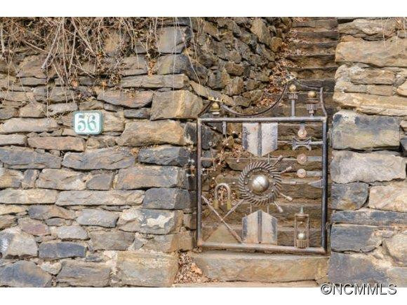 56 Roberts St - Photo 2