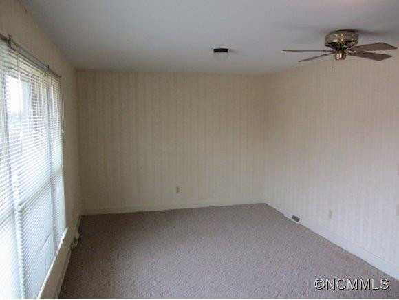 135 Hall Street - Photo 2