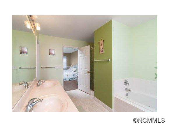 208 Essex Place - Photo 15
