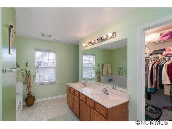 208 Essex Place - Photo 16