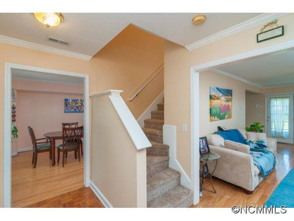 208 Essex Place - Photo 4