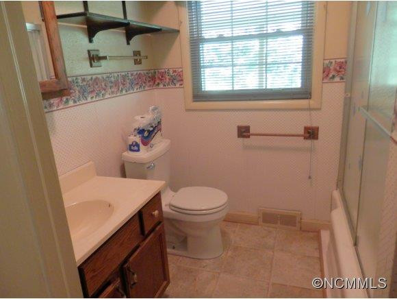 1 E Haywood Drive - Photo 8