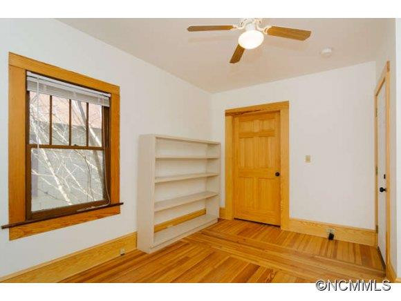 121 Hillside Street - Photo 12