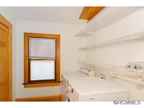 121 Hillside Street - Photo 15