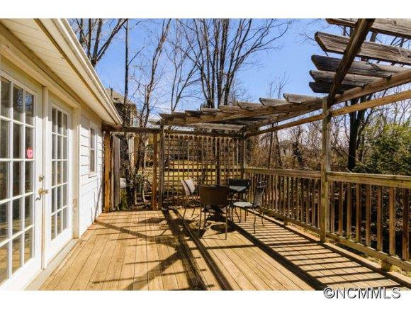 121 Hillside Street - Photo 17