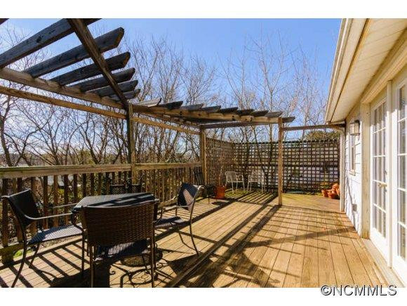 121 Hillside Street - Photo 18