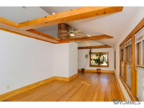 121 Hillside Street - Photo 4