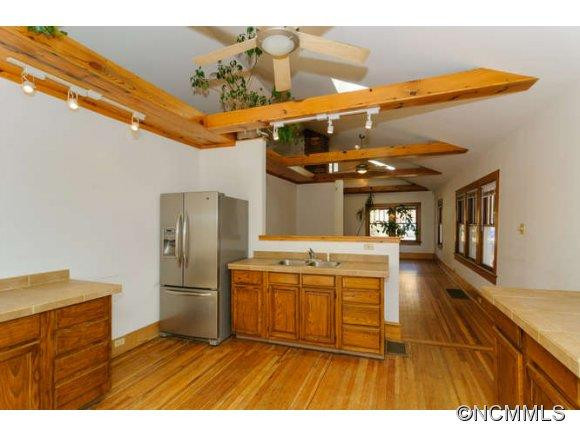 121 Hillside Street - Photo 8