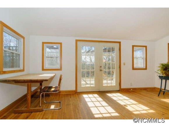 121 Hillside Street - Photo 9