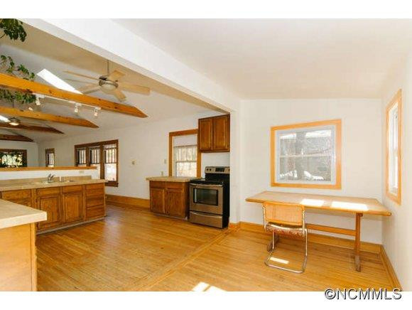 121 Hillside Street - Photo 10