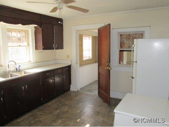 481 Forest St - Photo 9