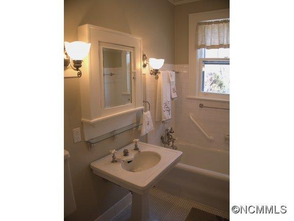 107 Evelyn Place - Photo 12