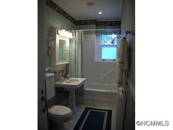107 Evelyn Place - Photo 13