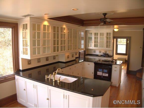 107 Evelyn Place - Photo 3