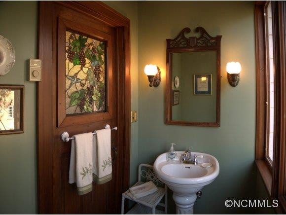 107 Evelyn Place - Photo 7