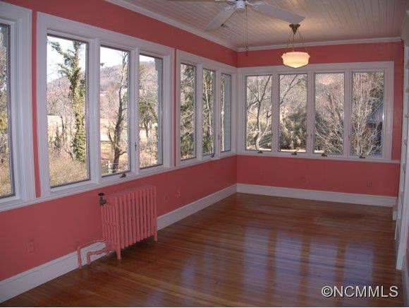 107 Evelyn Place - Photo 9