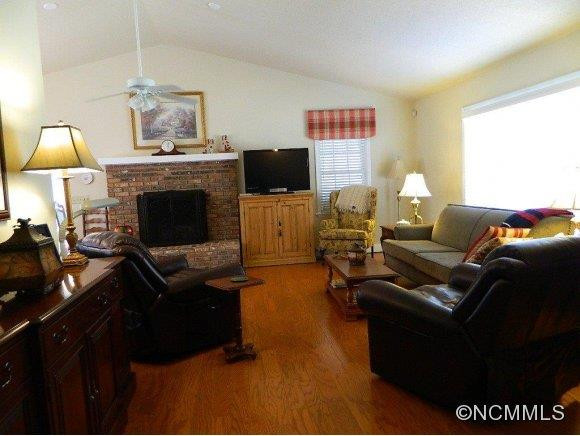 227 Raintree Drive - Photo 3