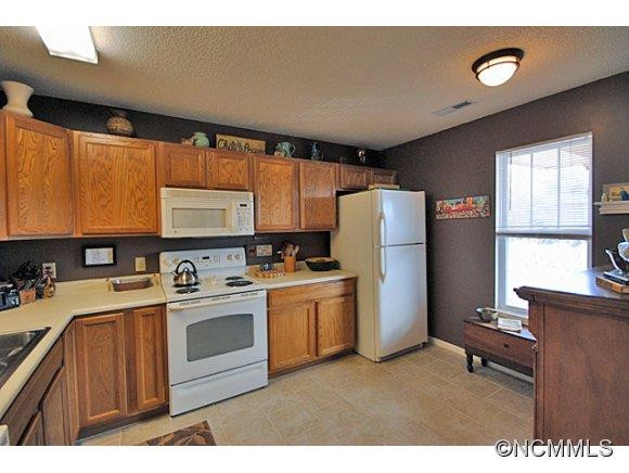 2104 Deermouse Way - Photo 3