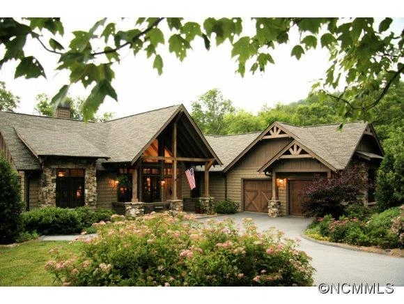 185 Lakehouse Trail