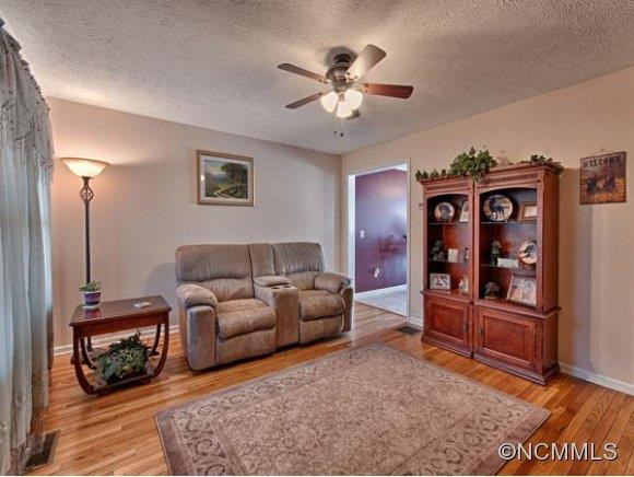 202 PEMBROOK - Photo 2