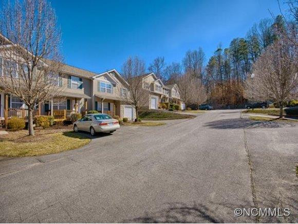 202 PEMBROOK - Photo 11
