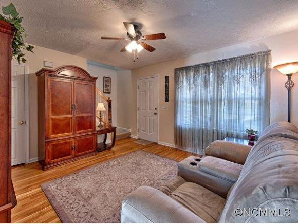 202 PEMBROOK - Photo 3