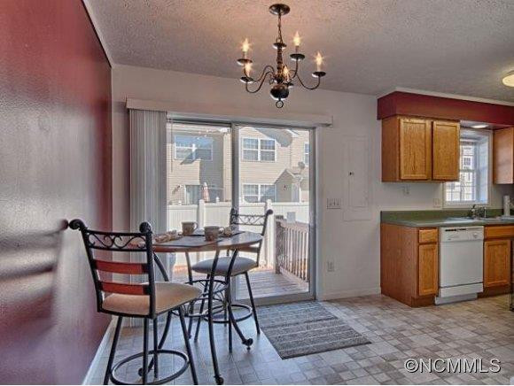 202 PEMBROOK - Photo 4
