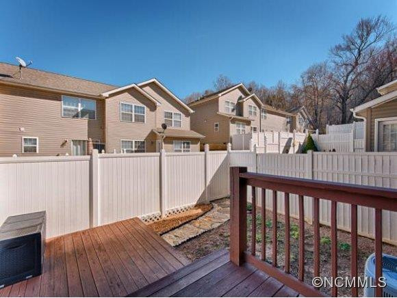 202 PEMBROOK - Photo 10