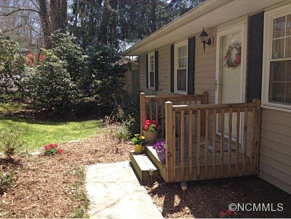 24 Evelake Drive - Photo 2