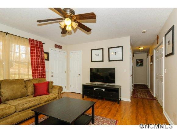24 Evelake Drive - Photo 4
