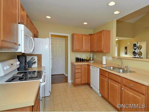 131 CHOWAN DR - Photo 6