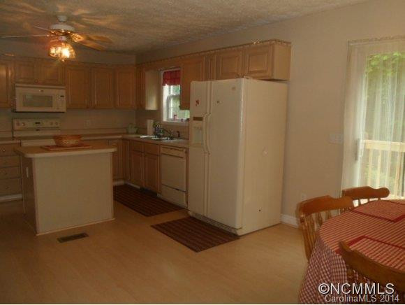 135 Supreme Dr - Photo 13