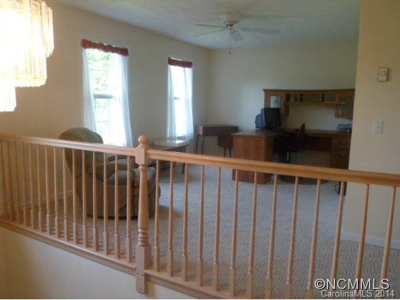 135 Supreme Dr - Photo 15
