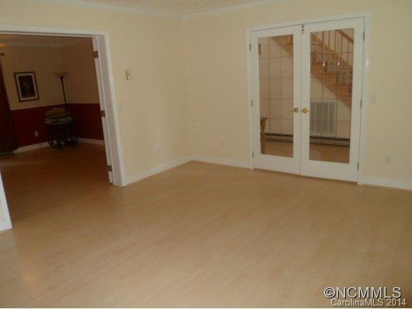 135 Supreme Dr - Photo 7