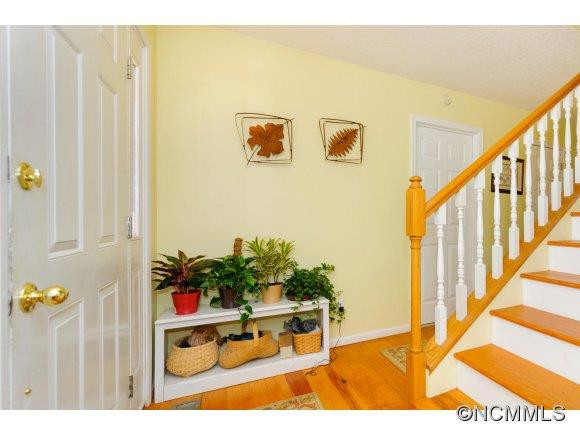 42 Forest Knoll Drive - Photo 4