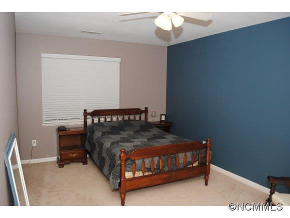 433 Wiltshire Circle - Photo 17