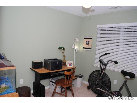 433 Wiltshire Circle - Photo 20