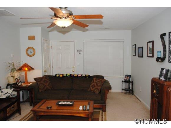 433 Wiltshire Circle - Photo 4