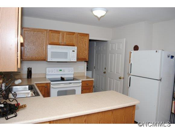 433 Wiltshire Circle - Photo 9