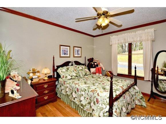 2890 Turnpike Road - Photo 16