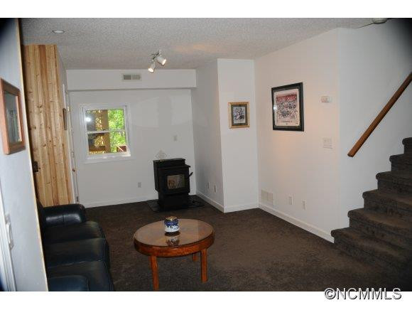 4 Hampton Lane - Photo 7