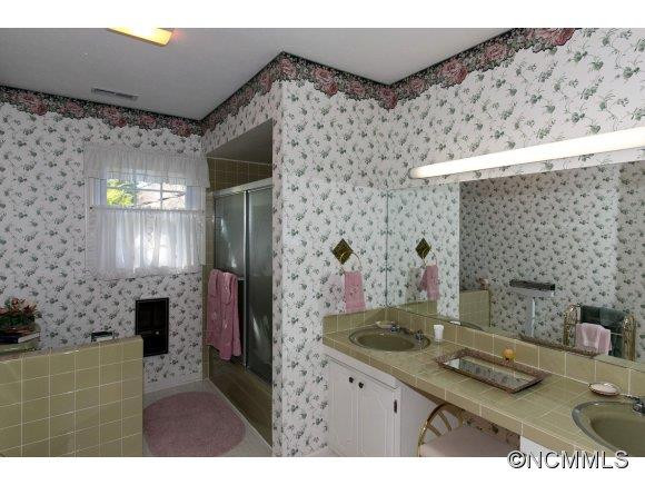 705 Shadywood Lane - Photo 16