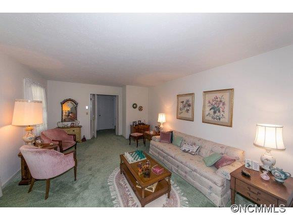 705 Shadywood Lane - Photo 4