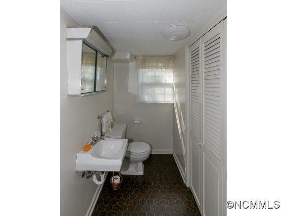 705 Shadywood Lane - Photo 10