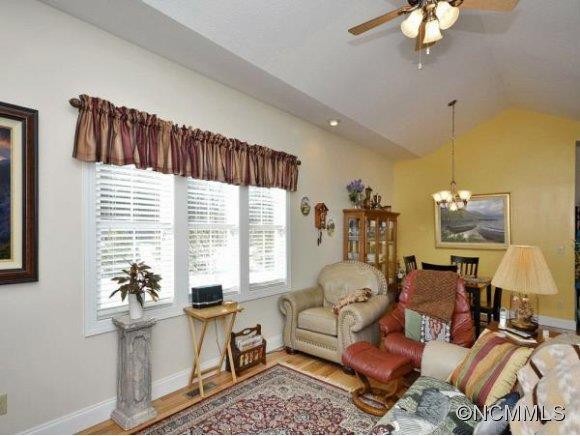 33 HOLIDAY DRIVE - Photo 2