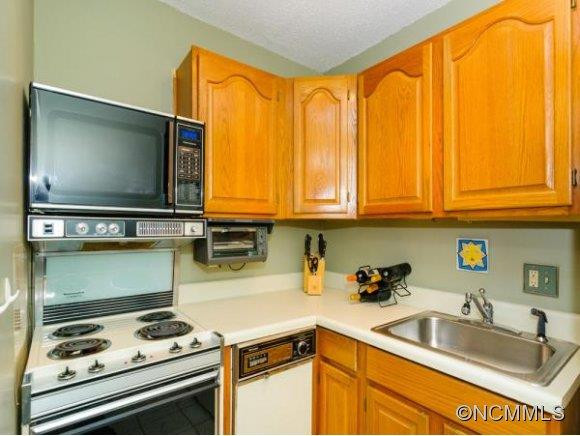 647 TOWN MOUNTAIN UNIT 302 - Photo 7