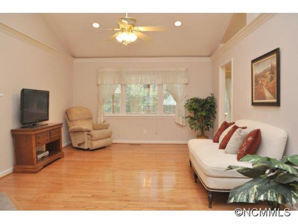 1042 SADDLEBROOK DRIVE - Photo 2